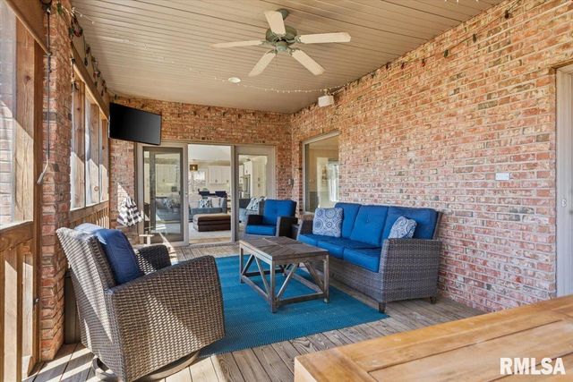 8 Riverwood Drive, Rochester, IL 62563