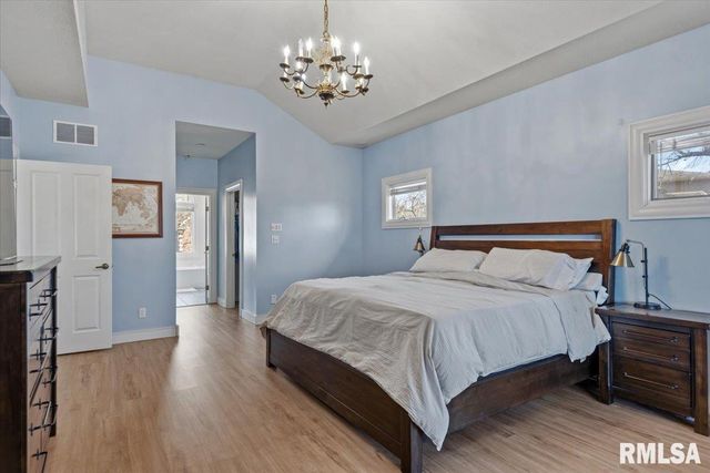 8 Riverwood Drive, Rochester, IL 62563