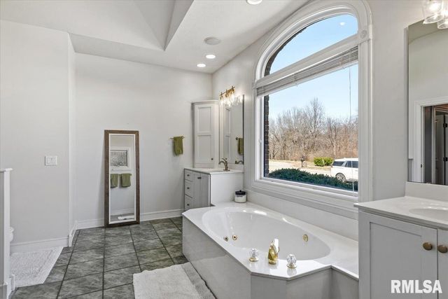 8 Riverwood Drive, Rochester, IL 62563