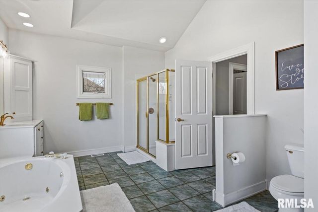 8 Riverwood Drive, Rochester, IL 62563