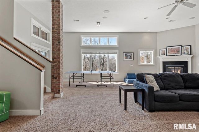 8 Riverwood Drive, Rochester, IL 62563