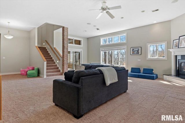 8 Riverwood Drive, Rochester, IL 62563