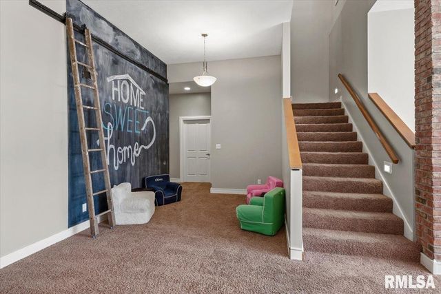 8 Riverwood Drive, Rochester, IL 62563