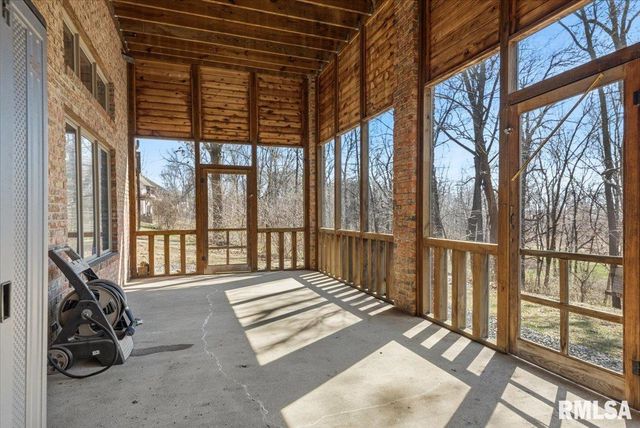 8 Riverwood Drive, Rochester, IL 62563