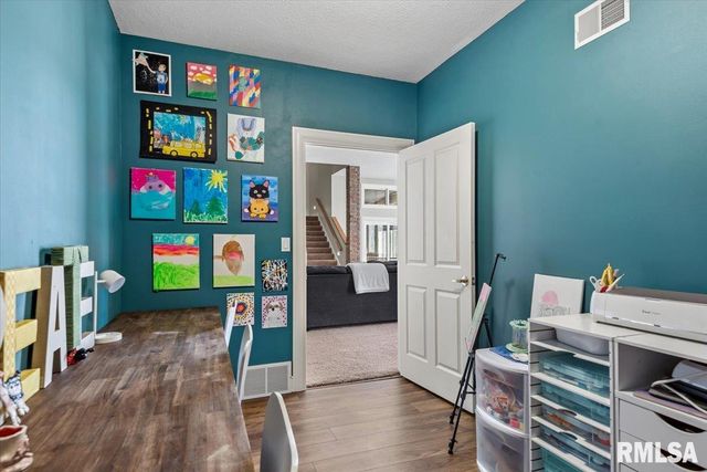 8 Riverwood Drive, Rochester, IL 62563