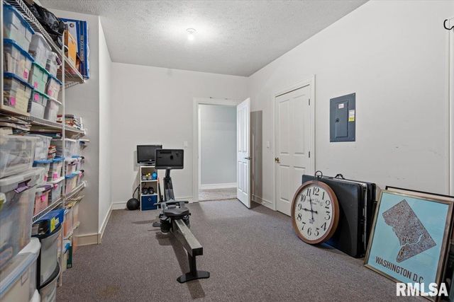 8 Riverwood Drive, Rochester, IL 62563