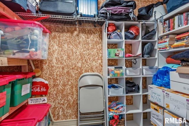 8 Riverwood Drive, Rochester, IL 62563