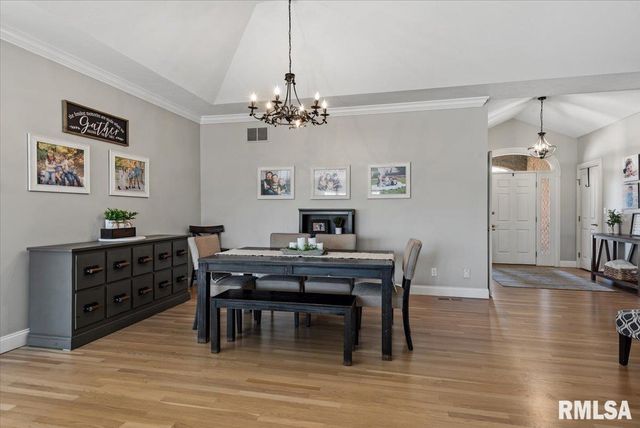 8 Riverwood Drive, Rochester, IL 62563