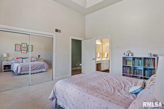 8 Riverwood Drive, Rochester, IL 62563