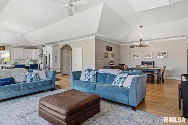 8 Riverwood Drive, Rochester, IL 62563