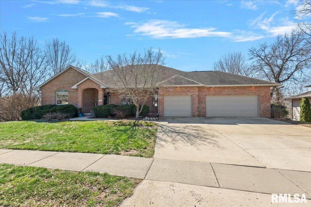 8 Riverwood Drive, Rochester, IL 62563