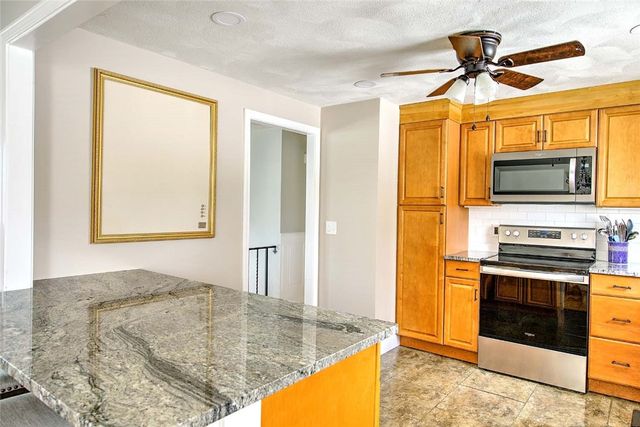 8 Surrey Lane, West Warwick, RI 02893