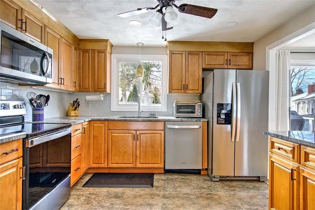 8 Surrey Lane, West Warwick, RI 02893