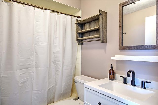 8 Surrey Lane, West Warwick, RI 02893