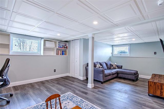 8 Surrey Lane, West Warwick, RI 02893