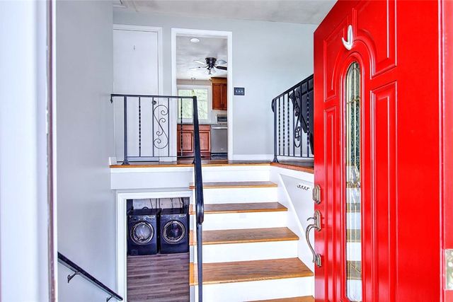 8 Surrey Lane, West Warwick, RI 02893