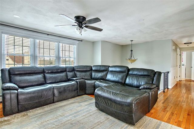 8 Surrey Lane, West Warwick, RI 02893