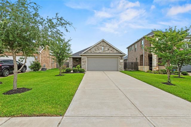 31222 Pinebrook Falls Lane, Hockley, TX 77447