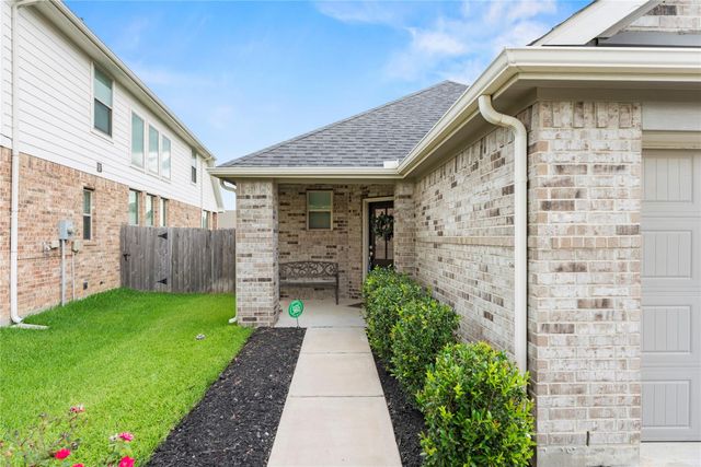 31222 Pinebrook Falls Lane, Hockley, TX 77447
