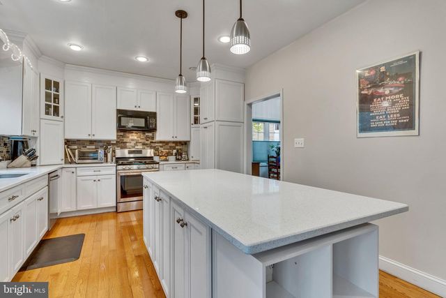 4 BURGUNDY CT, Rockville, MD 20850