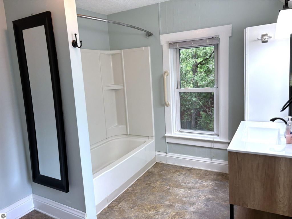 Image 22 of property listing at 518 S Kinney, Mt Pleasant, MI 48858