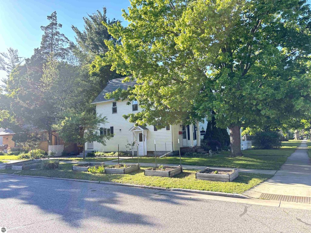 Image 3 of property listing at 518 S Kinney, Mt Pleasant, MI 48858
