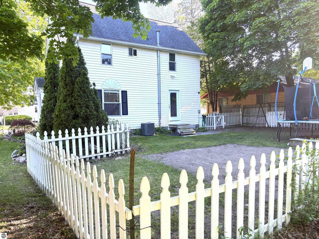 Image 4 of property listing at 518 S Kinney, Mt Pleasant, MI 48858