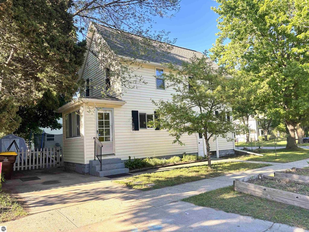 Image 5 of property listing at 518 S Kinney, Mt Pleasant, MI 48858