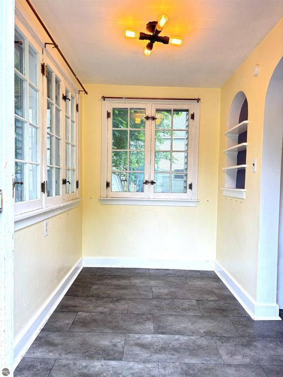 Image 6 of property listing at 518 S Kinney, Mt Pleasant, MI 48858