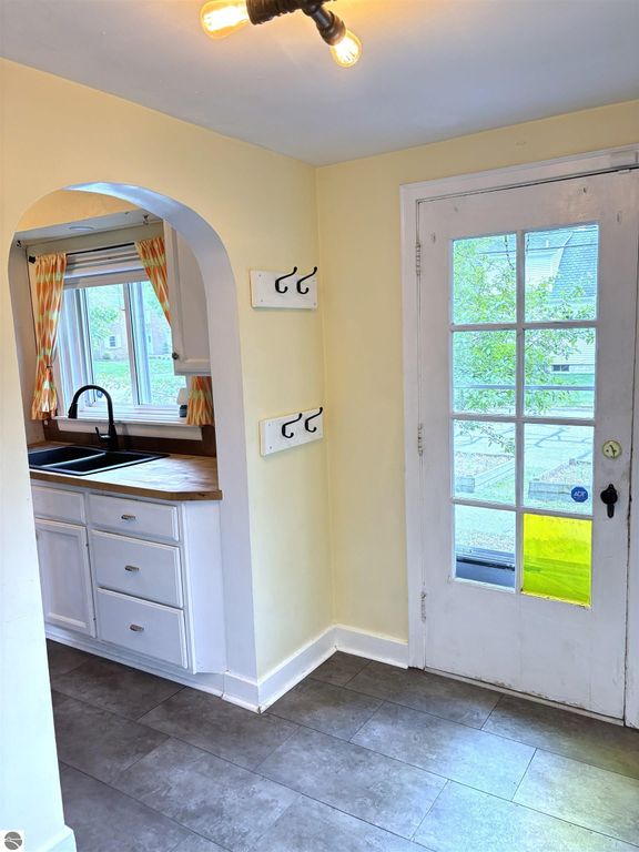 Image 7 of property listing at 518 S Kinney, Mt Pleasant, MI 48858