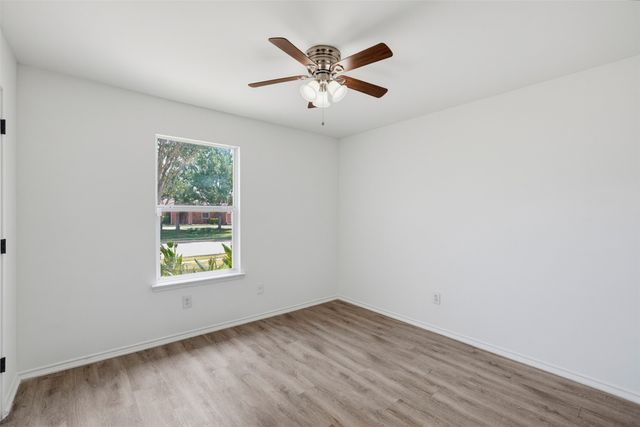 1612 Crown Point Drive, Little Elm, TX 75036