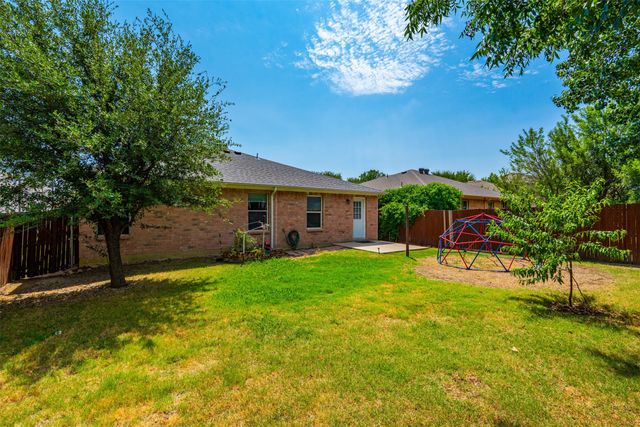 1612 Crown Point Drive, Little Elm, TX 75036