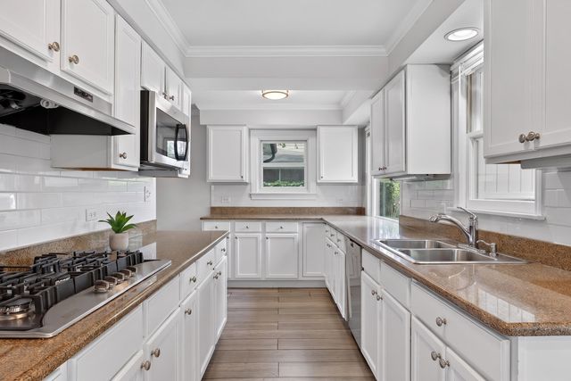 547 Melrose Avenue, Kenilworth, IL 60043