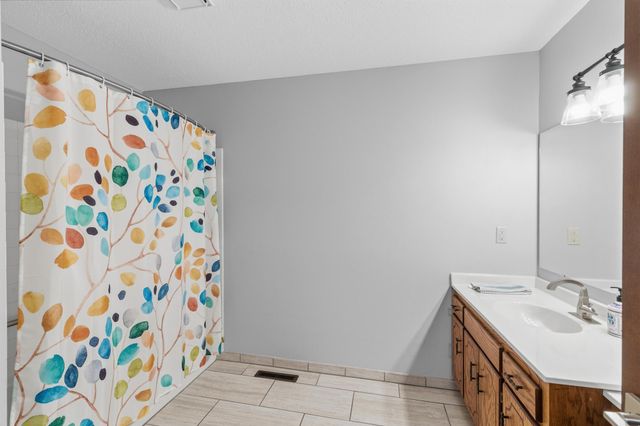 5661 Donegal Court, Shoreview, MN 55126