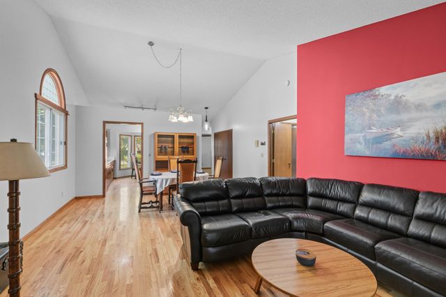 5661 Donegal Court, Shoreview, MN 55126