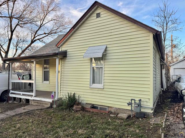 1220 SW Harvey PL, Topeka, KS 66606