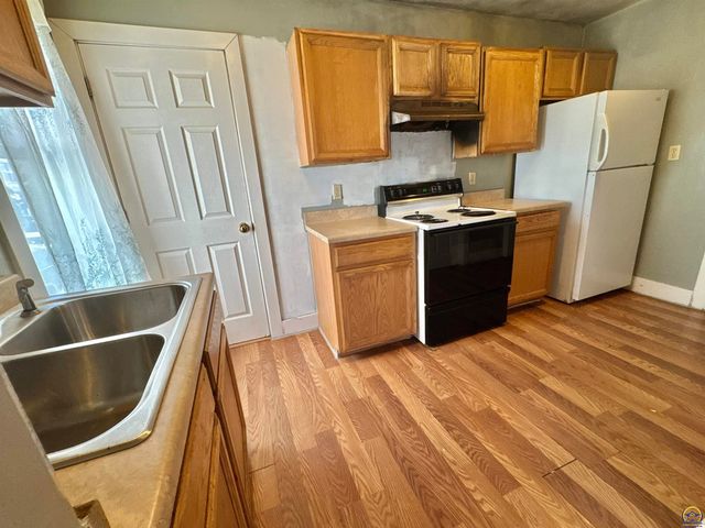 1220 SW Harvey PL, Topeka, KS 66606