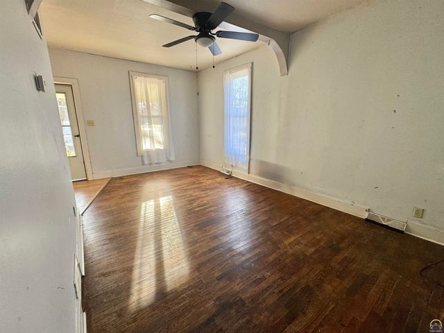 1220 SW Harvey PL, Topeka, KS 66606