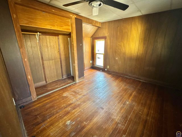 1220 SW Harvey PL, Topeka, KS 66606