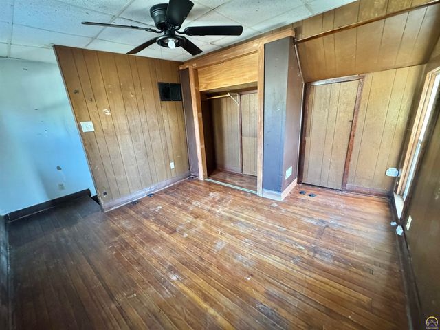 1220 SW Harvey PL, Topeka, KS 66606