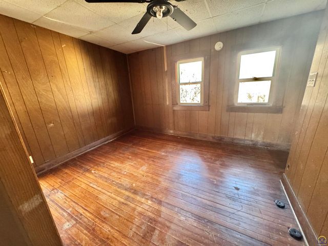 1220 SW Harvey PL, Topeka, KS 66606