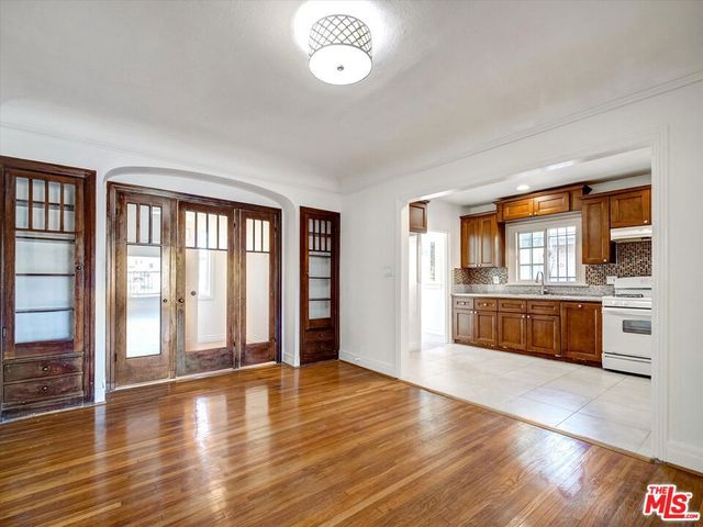 243 N Berendo Street, Los Angeles, CA 90004