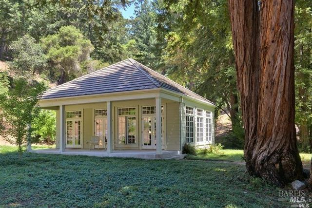 18900 NW Armstrong Woods Rd NW, Guerneville, CA 95446