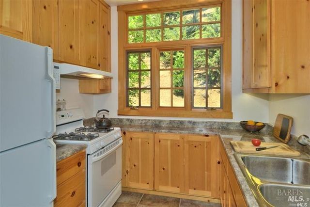 18900 NW Armstrong Woods Rd NW, Guerneville, CA 95446