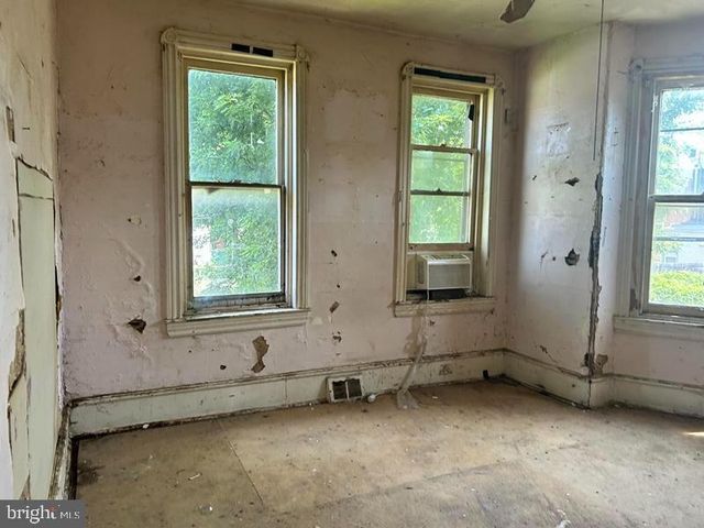 5311 N HOWARD ST, Philadelphia, PA 19120