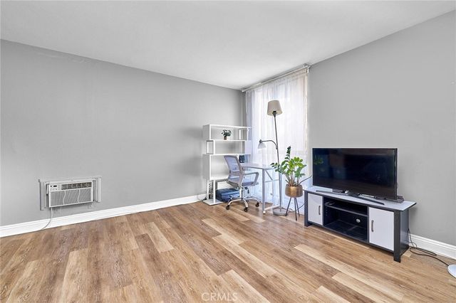 244 S La Fayette Park 301, Los Angeles, CA 90057