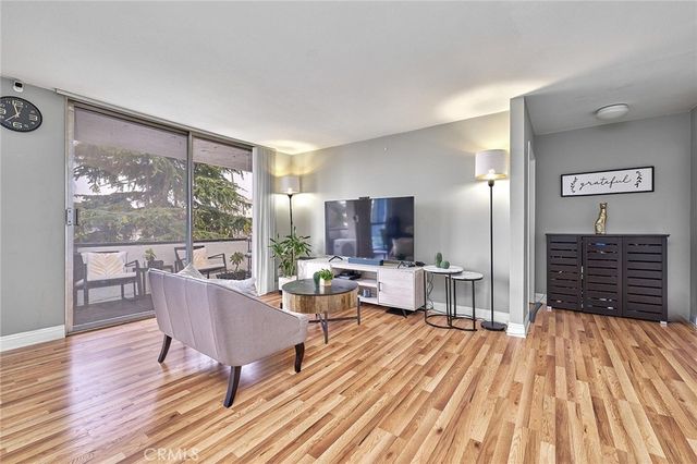 244 S La Fayette Park 301, Los Angeles, CA 90057