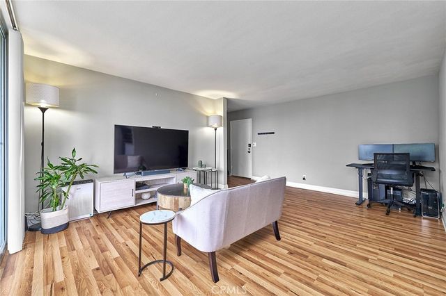 244 S La Fayette Park 301, Los Angeles, CA 90057