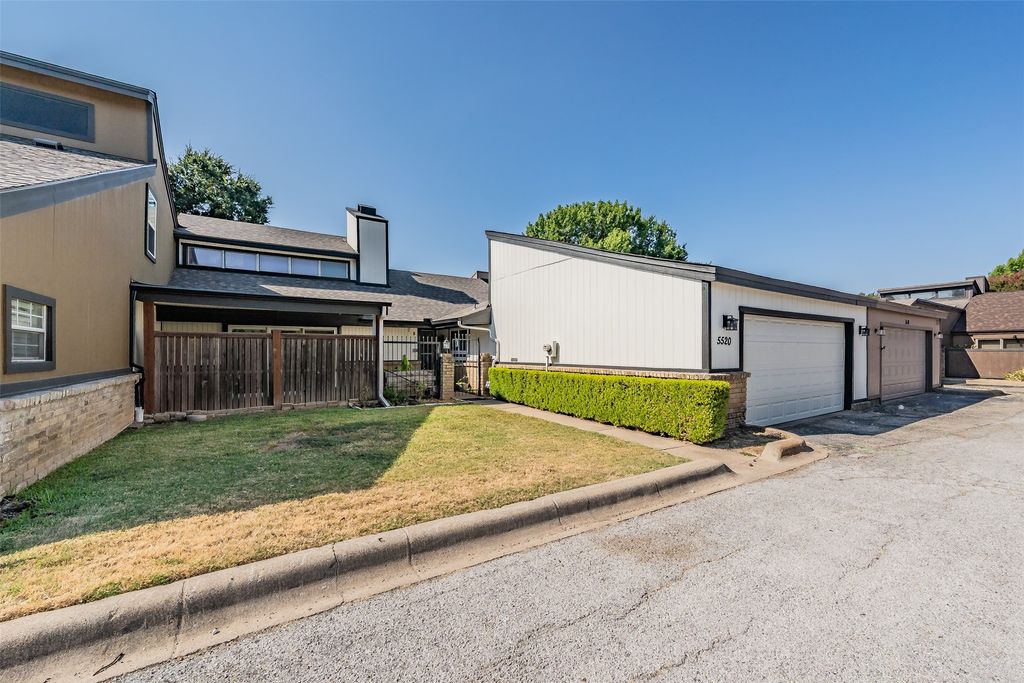 5520 Willow Circle, Fort Worth, TX 76112 — photo 3