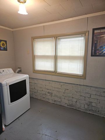 601 N Harris Street, Willow Springs, MO 65793